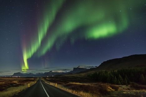 DRIVING IN ICELAND - Northern lights