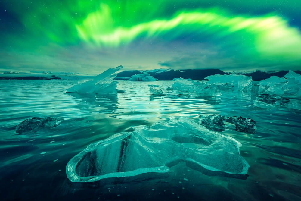 Jökulsárlón with the northern light above the icy glacier lagoon.